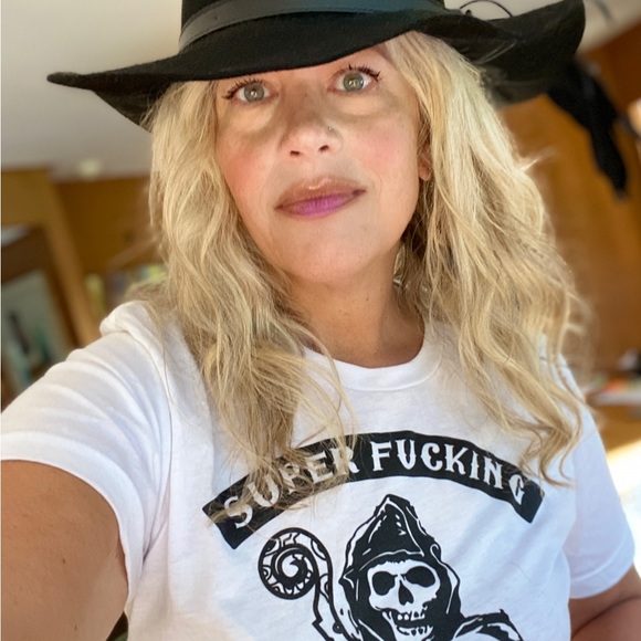 Meet your Posher, Traci - Picture 4 of 6